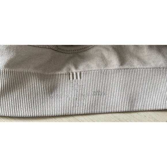 OFFLINE Sport Bra Gray Quilted Floral Med - Picture 8 of 8